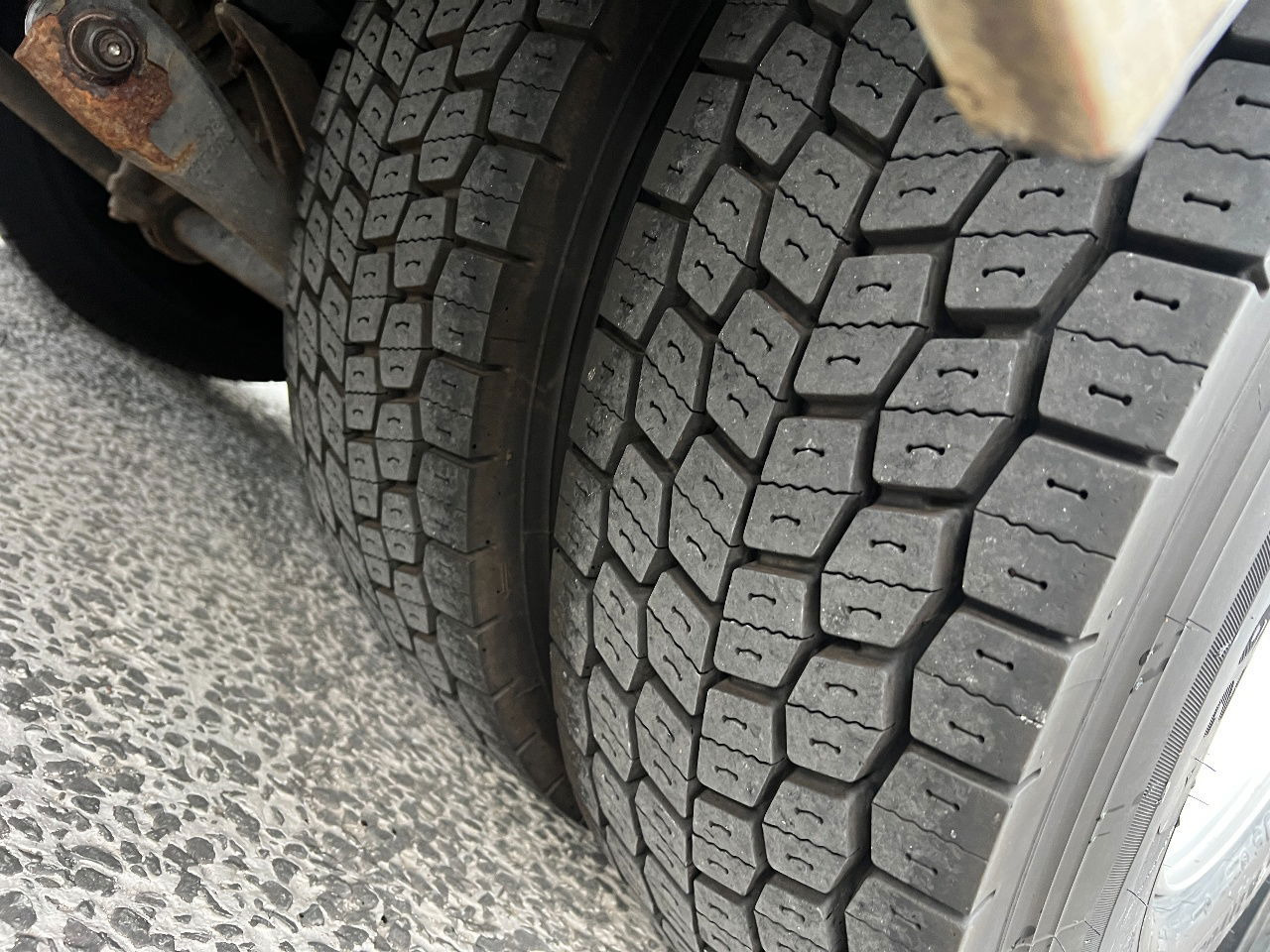 Volvo FM 9.300 Globe 6x2, Euro 5 - Box truck: picture 5 Volvo FM 9.300 Globe 6x2, Euro 5 - Box truck: picture 5