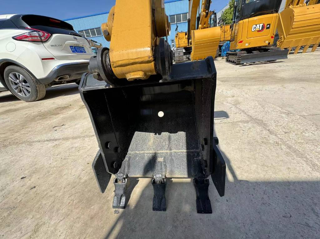 CAT 302 - Mini excavator: picture 4 CAT 302 - Mini excavator: picture 4