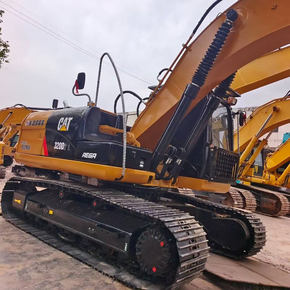 CAT 320 D2L - Crawler excavator: picture 3 CAT 320 D2L - Crawler excavator: picture 3