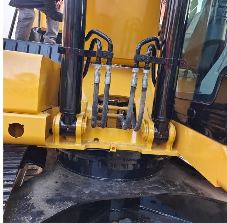 Crawler excavator CAT 320 GC: picture 6
