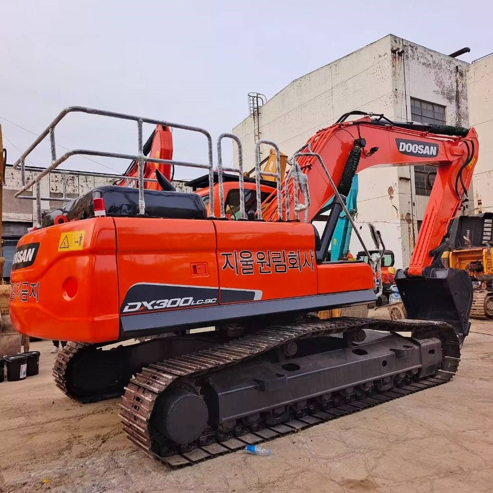 Doosan DX 300 - Crawler excavator: picture 2 Doosan DX 300 - Crawler excavator: picture 2