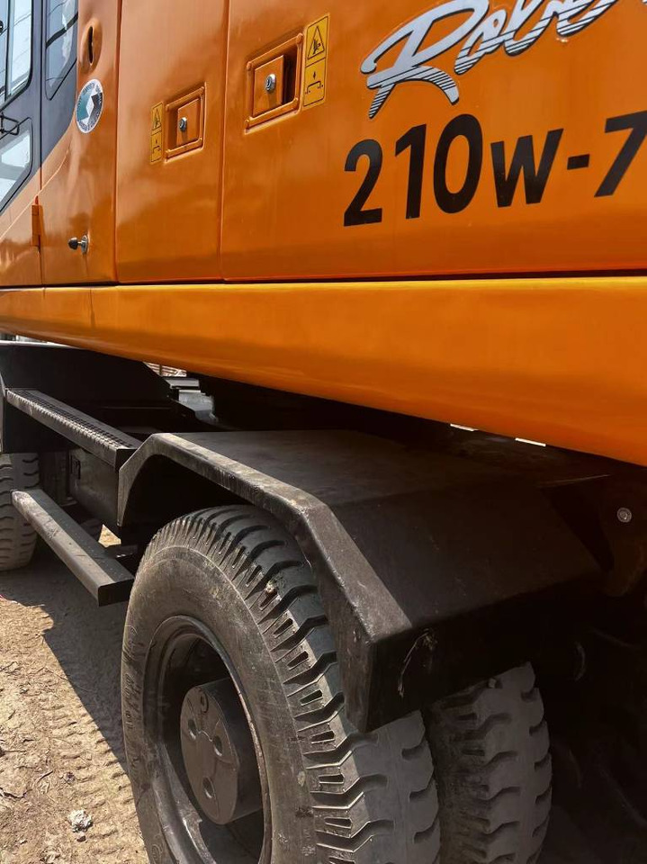 Hyundai 210W-7 - Wheel excavator: picture 5 Hyundai 210W-7 - Wheel excavator: picture 5