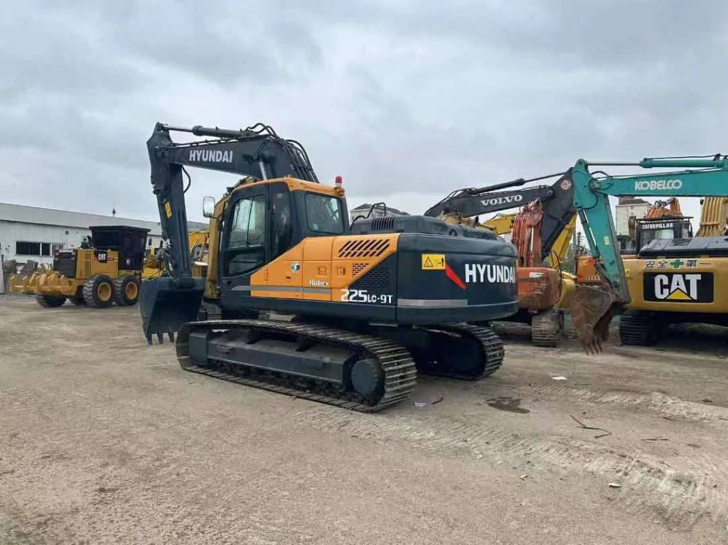 Hyundai 225LC-9T - Crawler excavator: picture 1 Hyundai 225LC-9T - Crawler excavator: picture 1