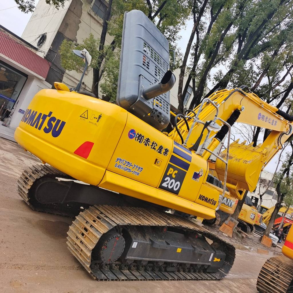 Komatsu PC 200 - Crawler excavator: picture 1 Komatsu PC 200 - Crawler excavator: picture 1