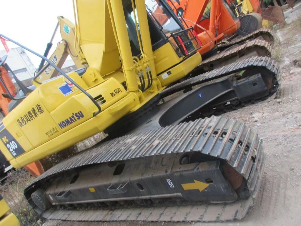 Komatsu PC 240 - Crawler excavator: picture 3 Komatsu PC 240 - Crawler excavator: picture 3