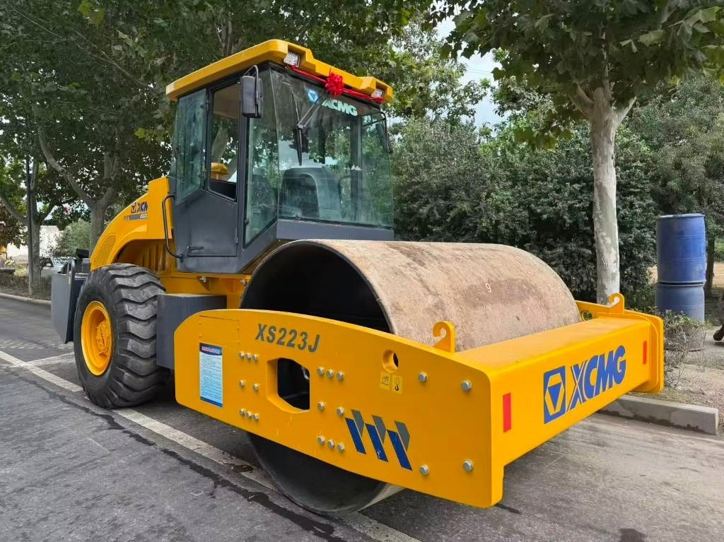Compactor XCMG XS 223 J: picture 8
