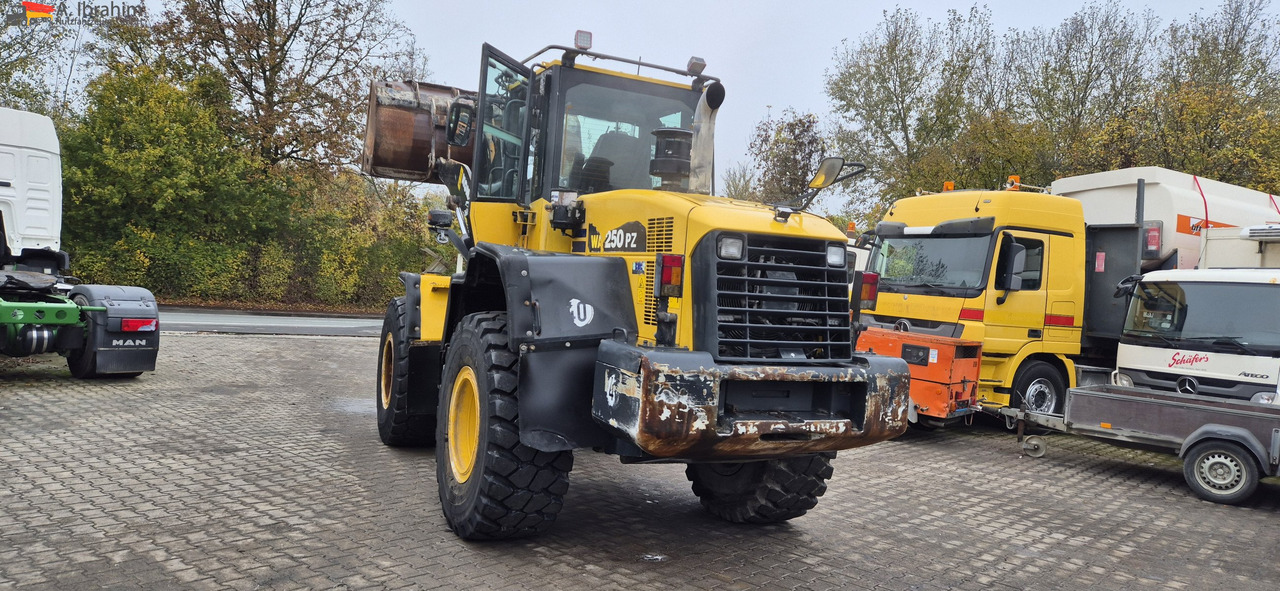 Wheel loader Komatsu WA 250 Zustand technisch ok, optisch 3-4 Unterlagen vorhanden: picture 14