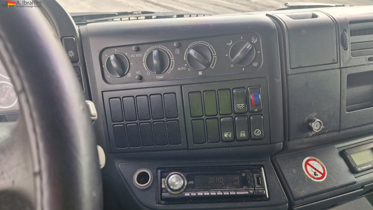 MAN 8.180 Thermokingkühlung - 30 ° sauber, 3. Gang kratzt, voll fahrbereit - Refrigerator truck: picture 2 MAN 8.180 Thermokingkühlung - 30 ° sauber, 3. Gang kratzt, voll fahrbereit - Refrigerator truck: picture 2