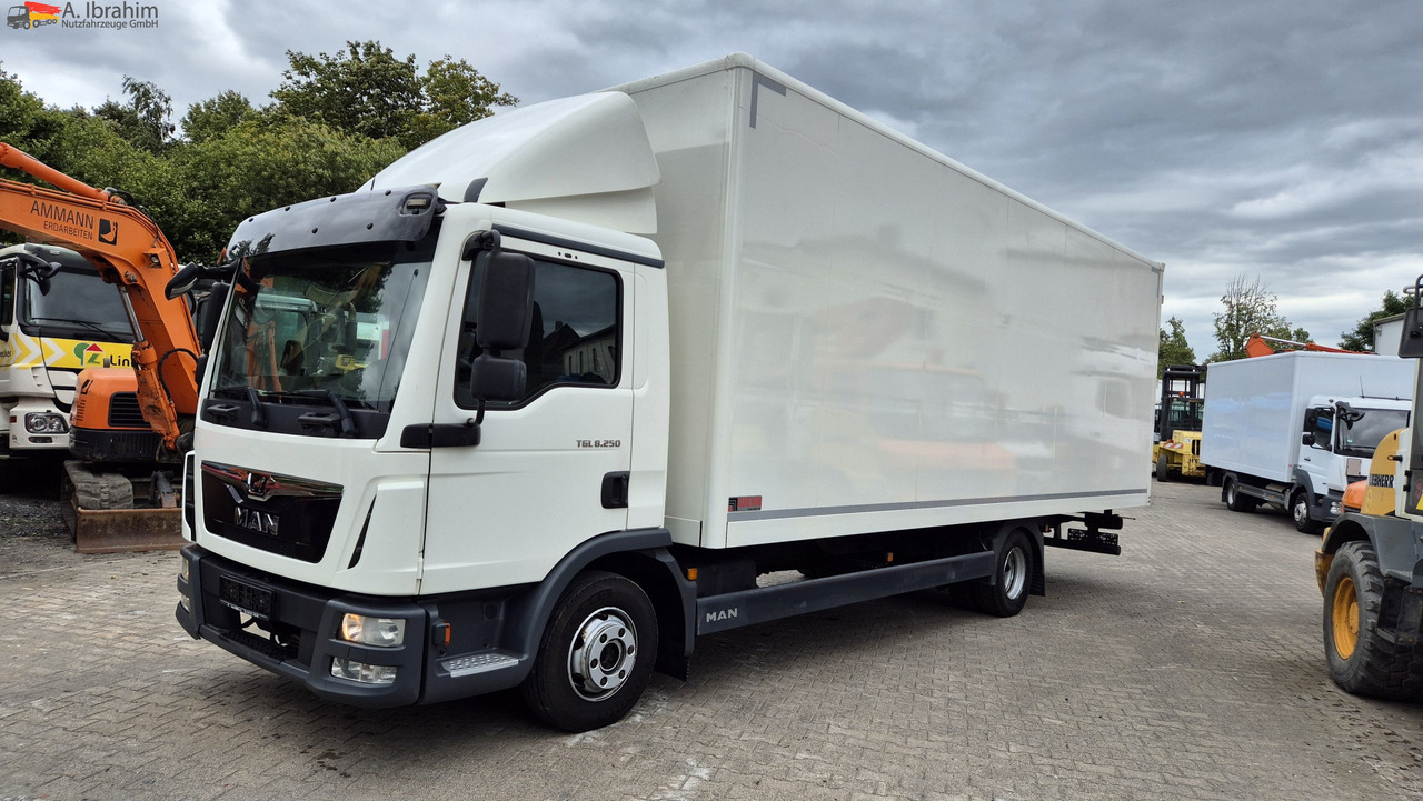 MAN 8.250 7,30 m Koffer, Navi, Topzustand - Box van: picture 1 MAN 8.250 7,30 m Koffer, Navi, Topzustand - Box van: picture 1