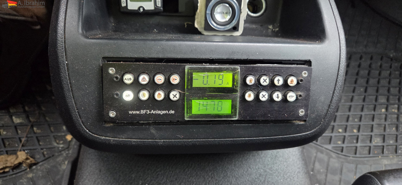 Mercedes-Benz Vito Tourer BF 3-GST Zeichen Anlage 3050 kg zzGw - Vending truck: picture 4 Mercedes-Benz Vito Tourer BF 3-GST Zeichen Anlage 3050 kg zzGw - Vending truck: picture 4