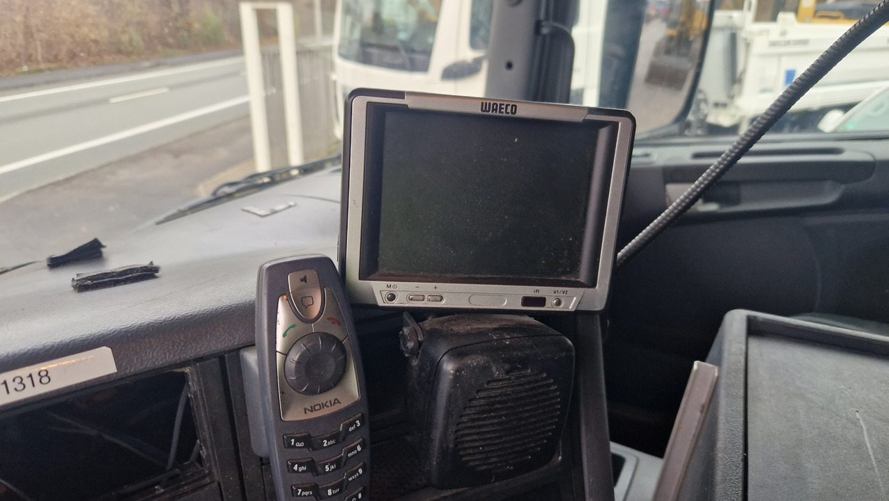 Scania P380 VDL Haken Lenk-Liftachse - Hook lift truck: picture 3 Scania P380 VDL Haken Lenk-Liftachse - Hook lift truck: picture 3