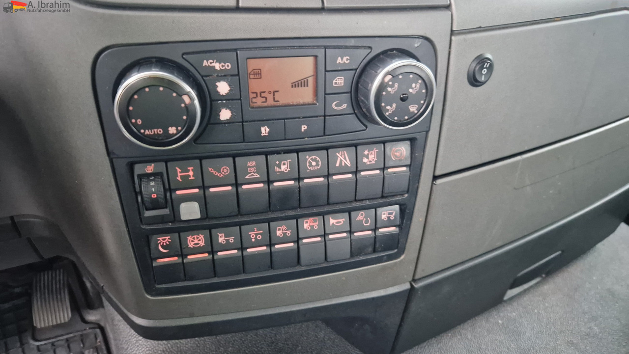 MAN 18.400 TGX Flachdach Retarder, Klima, 1 Bett, Kühlschrank - Tractor unit: picture 4 MAN 18.400 TGX Flachdach Retarder, Klima, 1 Bett, Kühlschrank - Tractor unit: picture 4