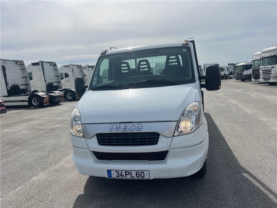 Iveco 35C17 - Flatbed van: picture 2 Iveco 35C17 - Flatbed van: picture 2