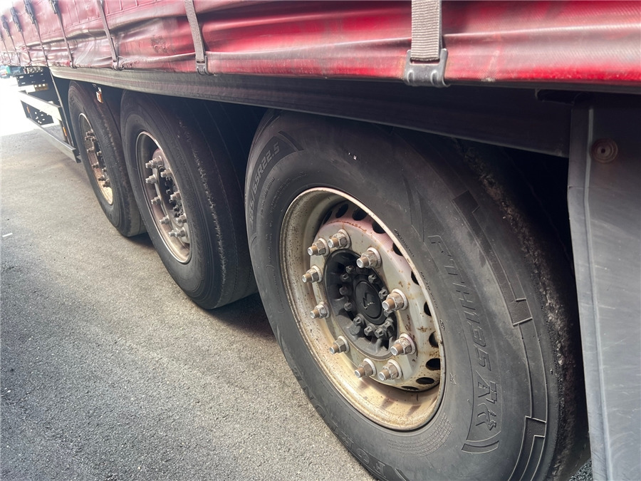 SCHMITZ CARGOBULL SCB-S3T TETO ELEVAR - Curtainsider semi-trailer: picture 5 SCHMITZ CARGOBULL SCB-S3T TETO ELEVAR - Curtainsider semi-trailer: picture 5