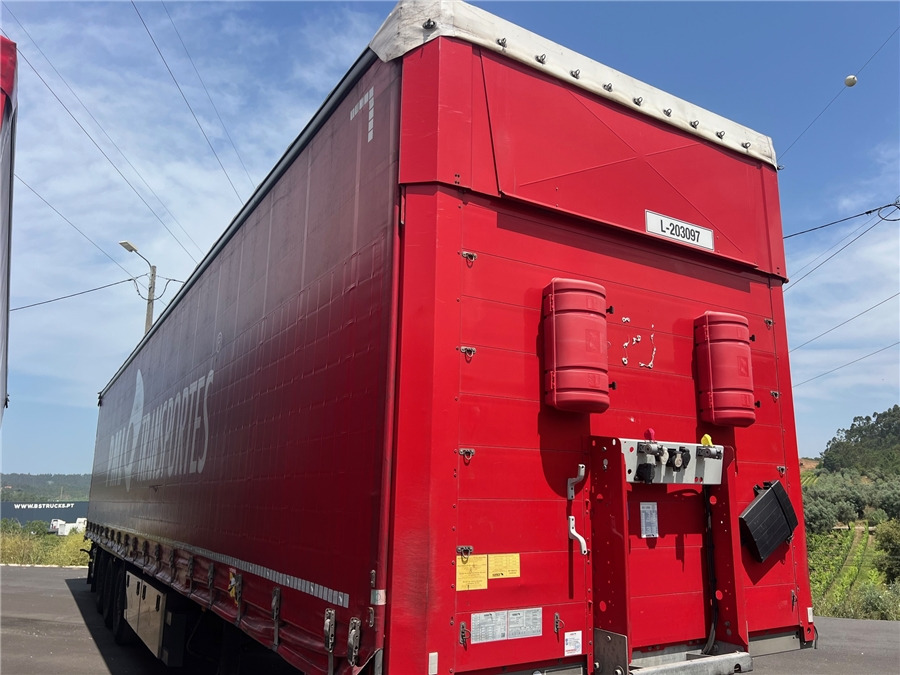 SCHMITZ CARGOBULL SCB-S3T TETO ELEVAR - Curtainsider semi-trailer: picture 2 SCHMITZ CARGOBULL SCB-S3T TETO ELEVAR - Curtainsider semi-trailer: picture 2