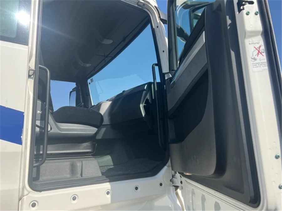 Tractor unit MAN TGX 18.480/RETARDER/: picture 12