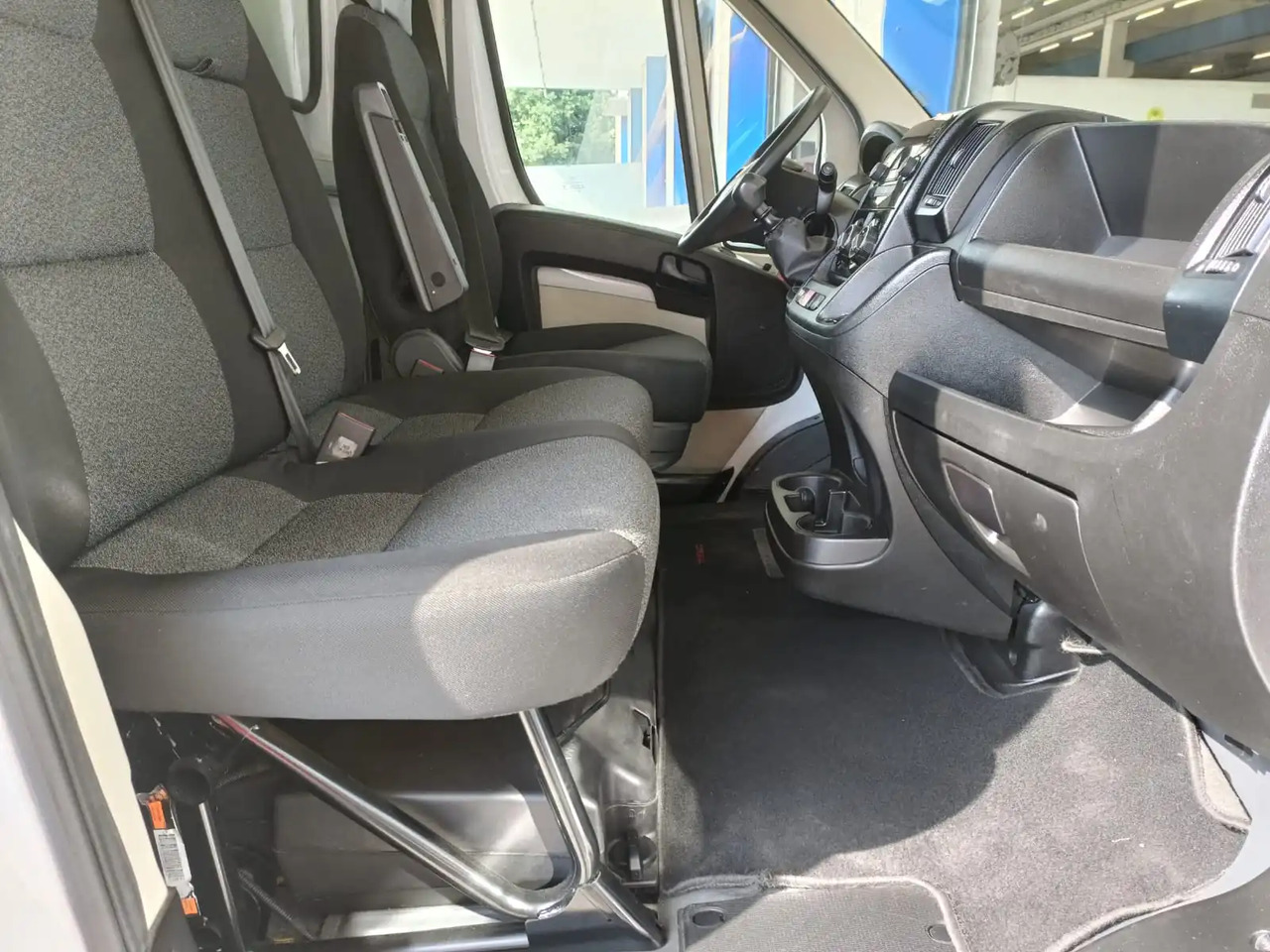 Interior photo 1: Box van FIAT DUCATO MAXI