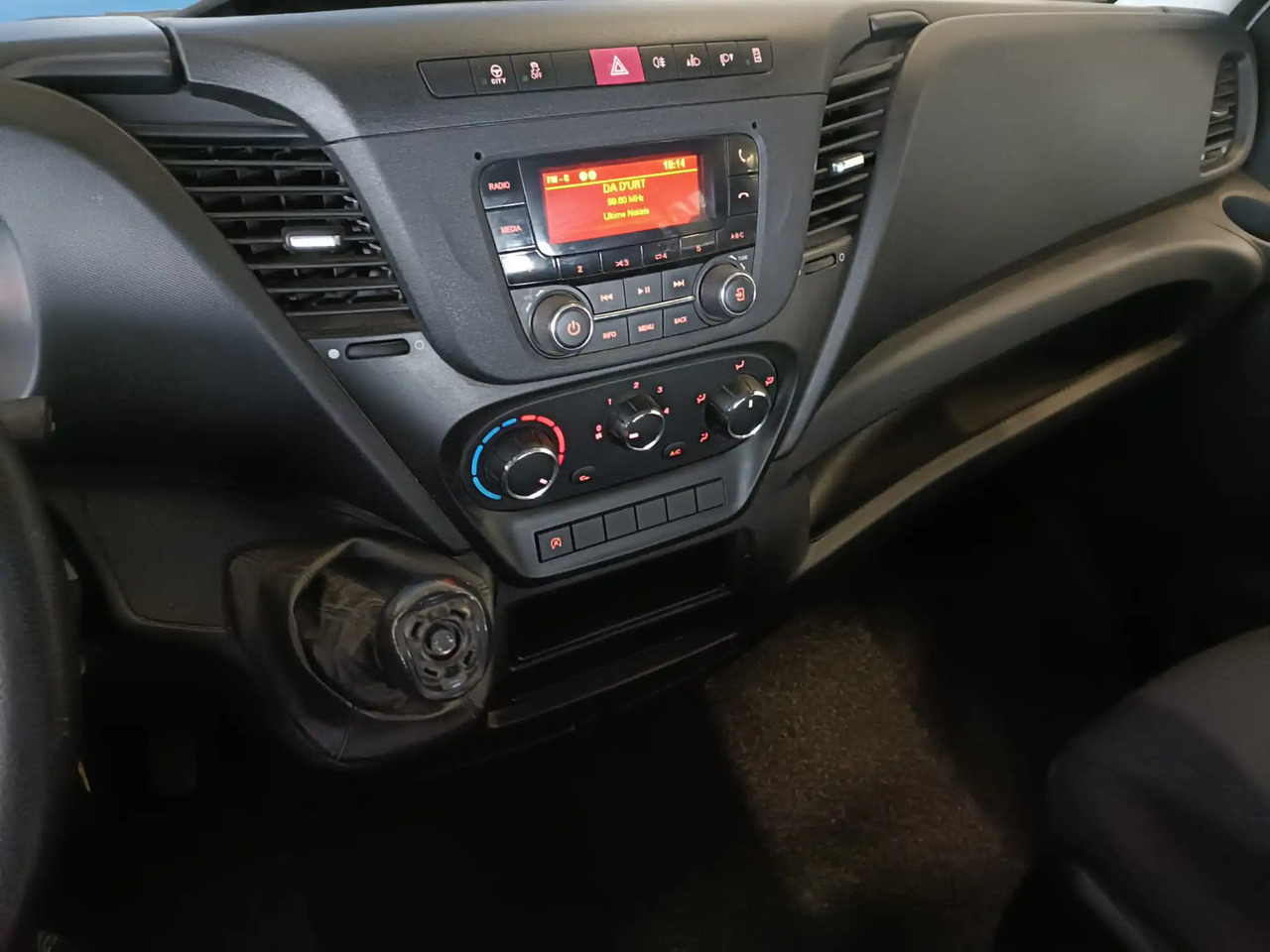 Tipper van IVECO DAILY 35C14 DOPPIA CABINA RIBALTABILE 2.3: picture 12