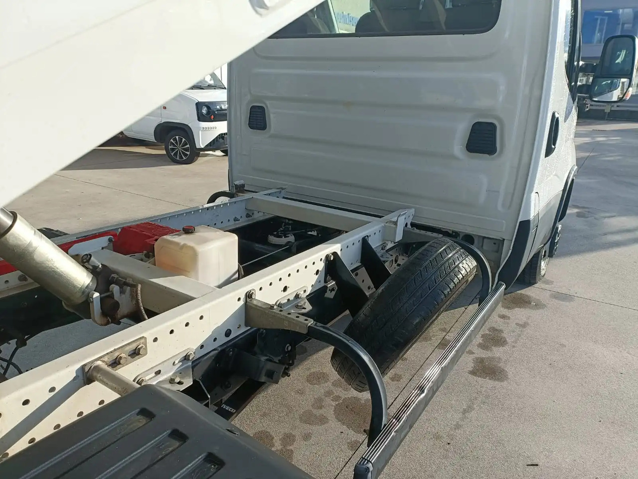 Tipper van IVECO DAILY 35C14: picture 8