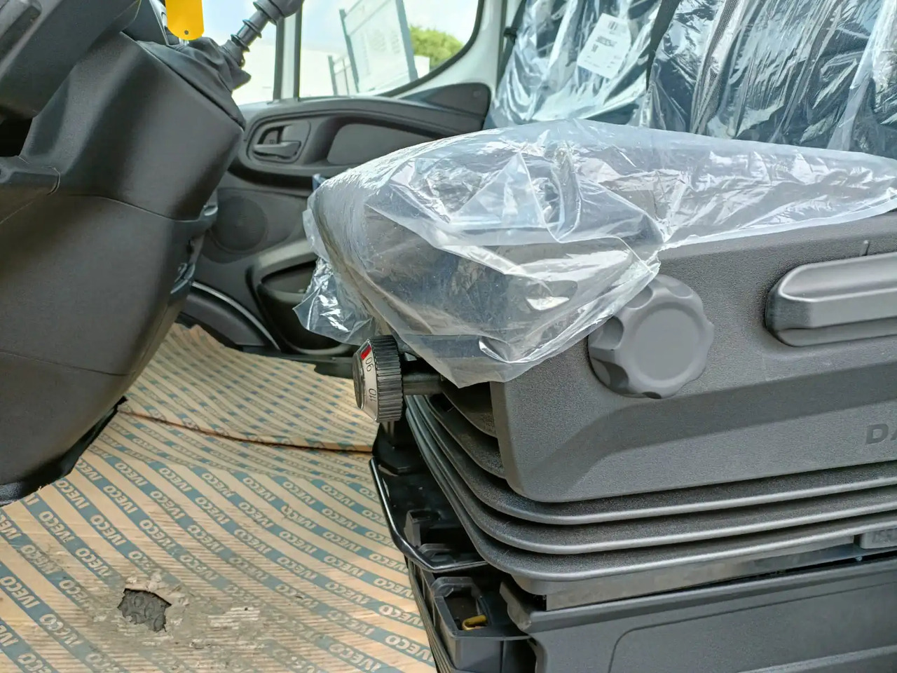 Tipper van IVECO DAILY 35C16 3000 cc KM 0: picture 13