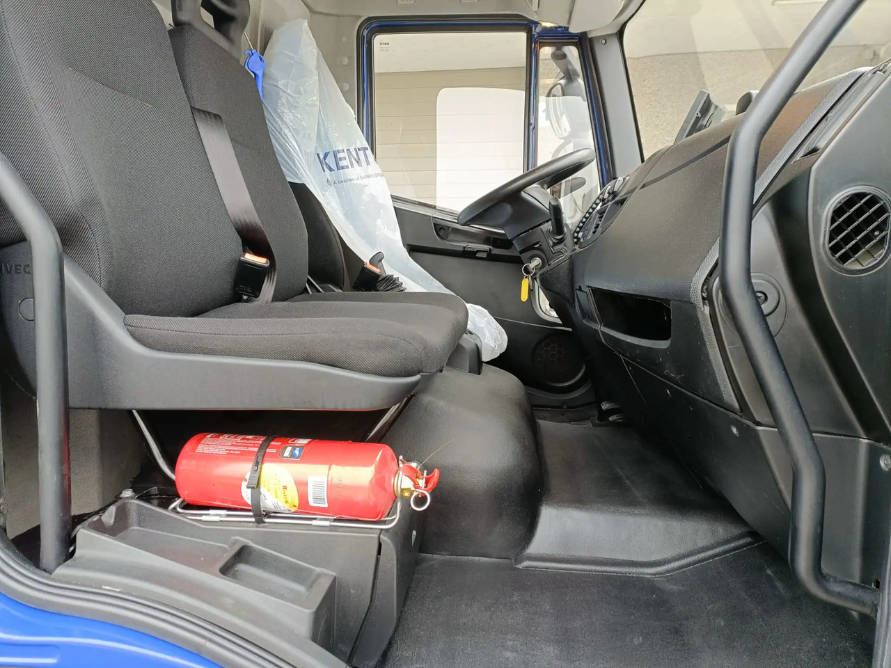 IVECO EUROCARGO 120E22P - Cab chassis truck: picture 2 IVECO EUROCARGO 120E22P - Cab chassis truck: picture 2