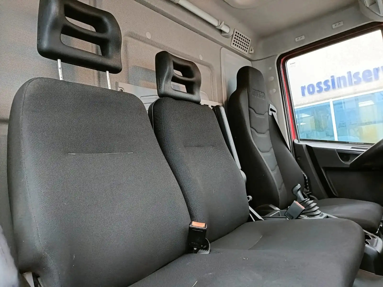 Box truck IVECO EUROCARGO 75E19 / 80E19 / 86E19: picture 7