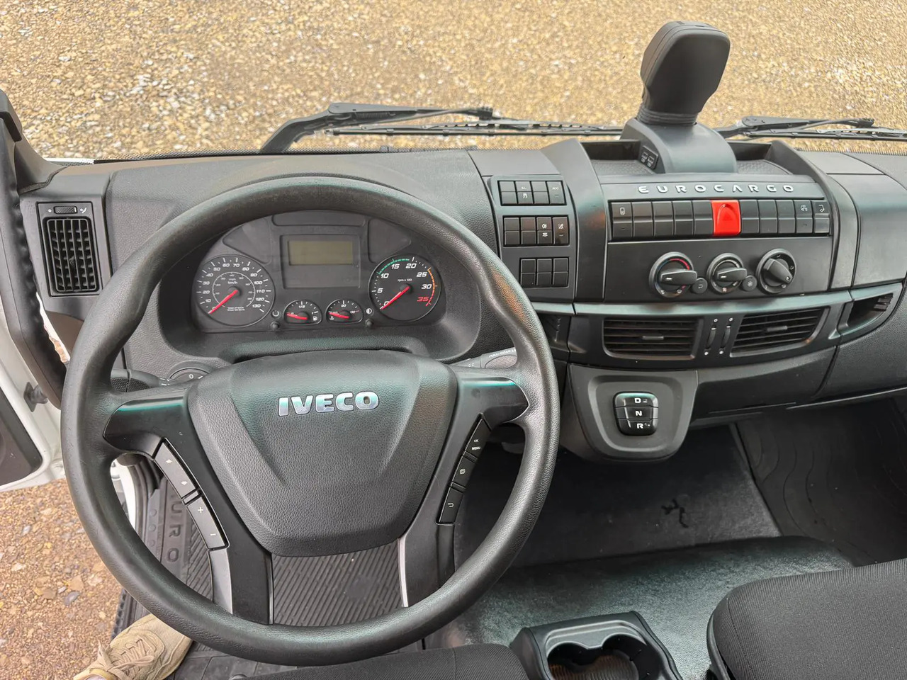 IVECO EUROCARGO 75E19P - Cab chassis truck: picture 3 IVECO EUROCARGO 75E19P - Cab chassis truck: picture 3