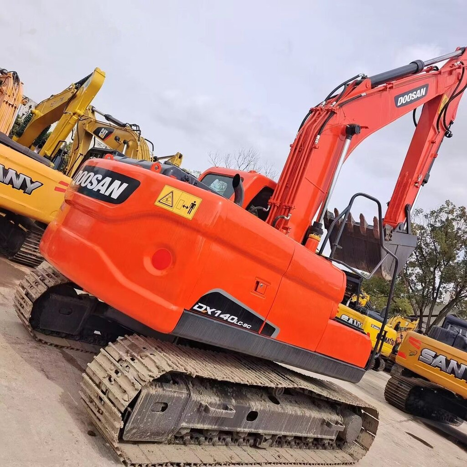 Doosan DX140 - Crawler excavator: picture 2 Doosan DX140 - Crawler excavator: picture 2