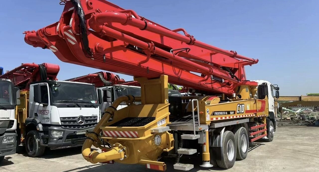 Hino Sany on chassis - Concrete pump truck: picture 3 Hino Sany on chassis - Concrete pump truck: picture 3