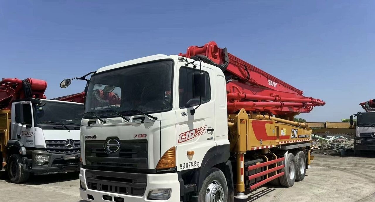 Hino Sany on chassis - Concrete pump truck: picture 1 Hino Sany on chassis - Concrete pump truck: picture 1