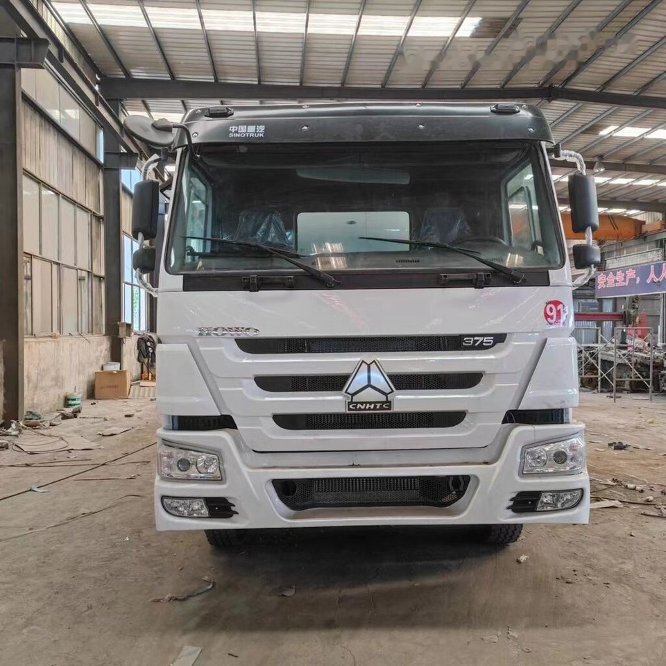 Tank truck for transportation of fuel Howo 375: picture 6
