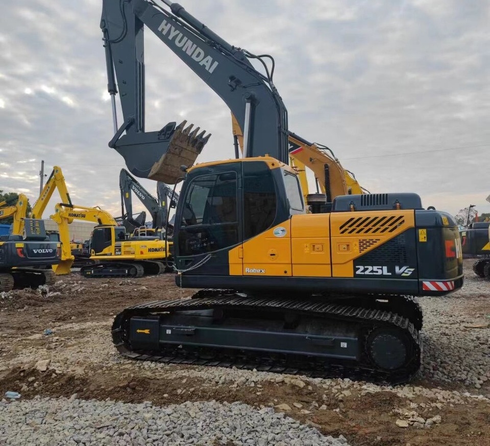 Hyundai R225VS - Crawler excavator: picture 5 Hyundai R225VS - Crawler excavator: picture 5