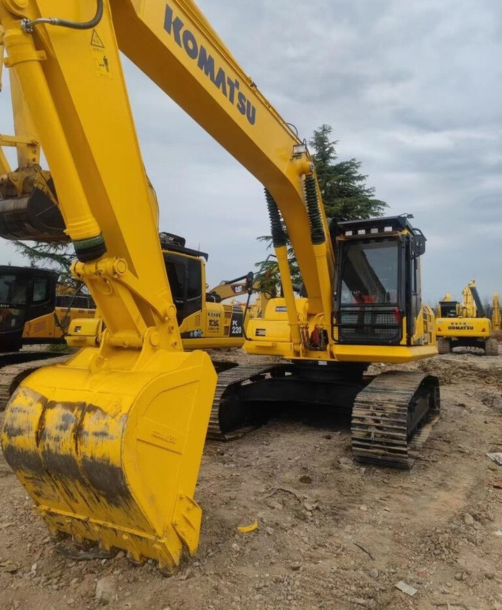 Komatsu PC220-8 - Crawler excavator: picture 2 Komatsu PC220-8 - Crawler excavator: picture 2