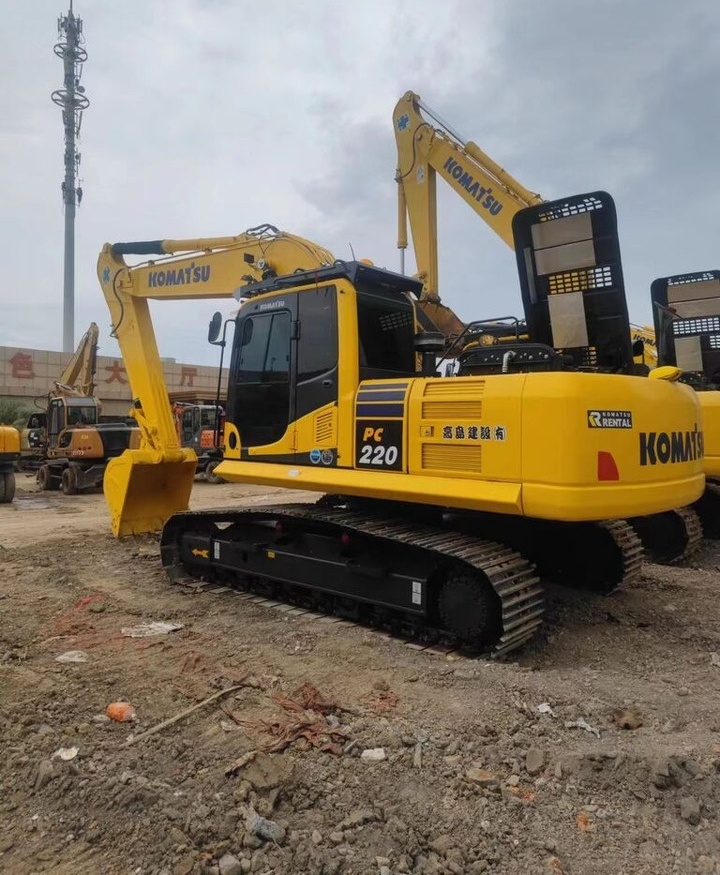 Komatsu PC220-8 - Crawler excavator: picture 2 Komatsu PC220-8 - Crawler excavator: picture 2