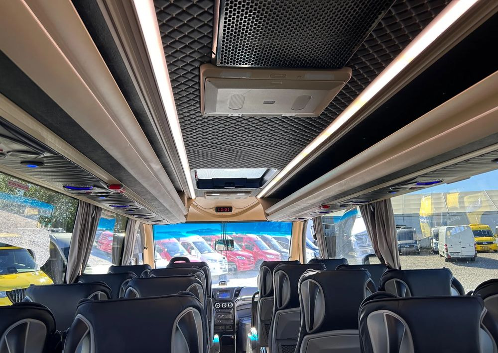 Minibus, Passenger van Iveco Daily: picture 10