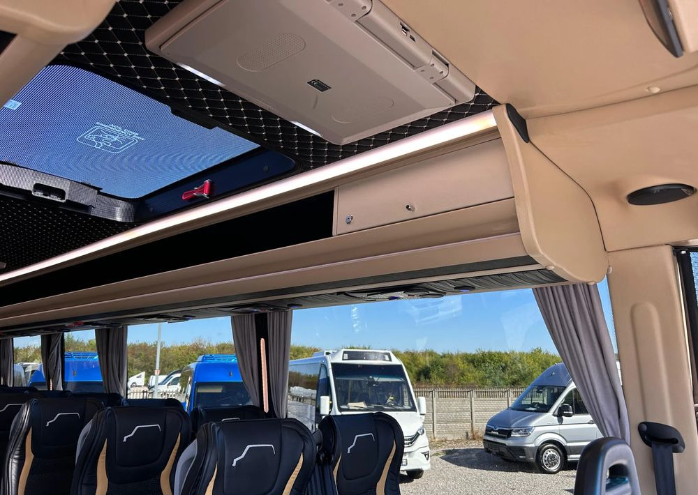 Minibus, Passenger van Iveco Daily: picture 11