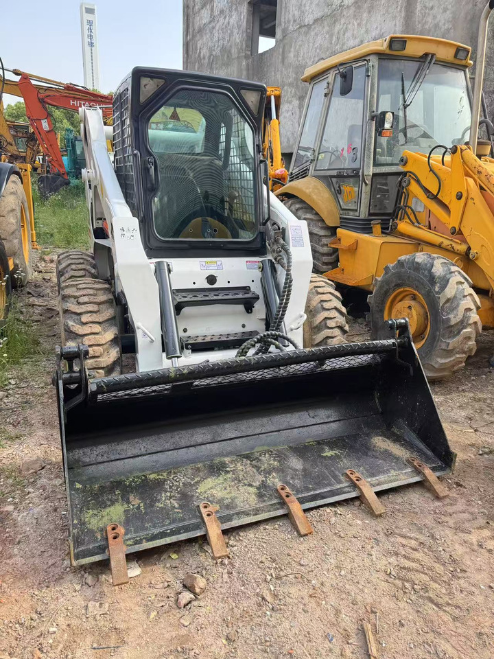 BOBCAT S300 - Backhoe loader: picture 3 BOBCAT S300 - Backhoe loader: picture 3