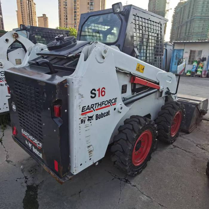 Bobcat S16 - Skid steer loader: picture 2 Bobcat S16 - Skid steer loader: picture 2