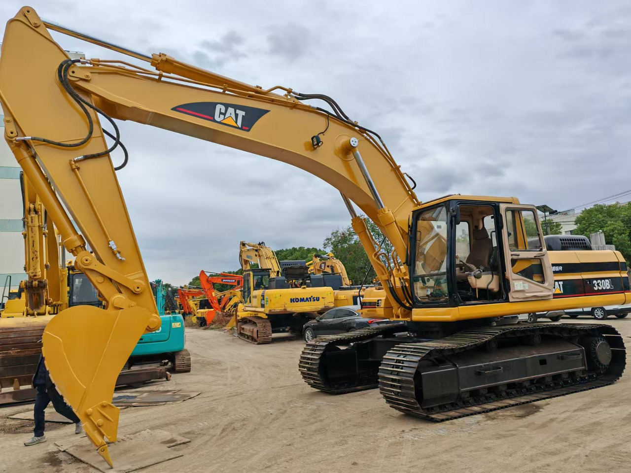 CATERPILLAR 330BL - Crawler excavator: picture 1 CATERPILLAR 330BL - Crawler excavator: picture 1