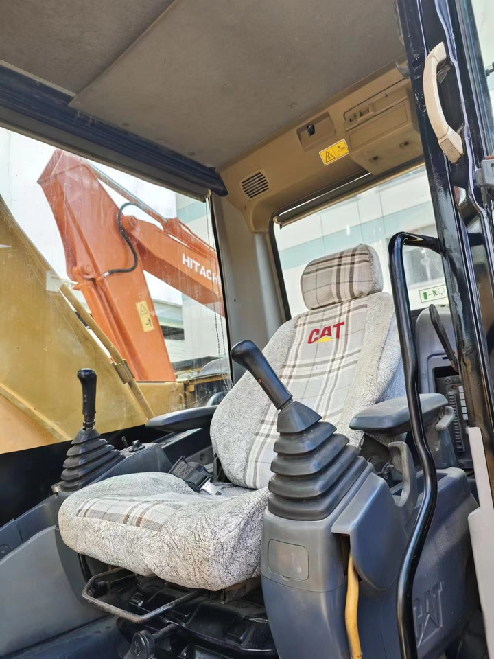 CATERPILLAR CAT 320D2 - Crawler excavator: picture 4 CATERPILLAR CAT 320D2 - Crawler excavator: picture 4