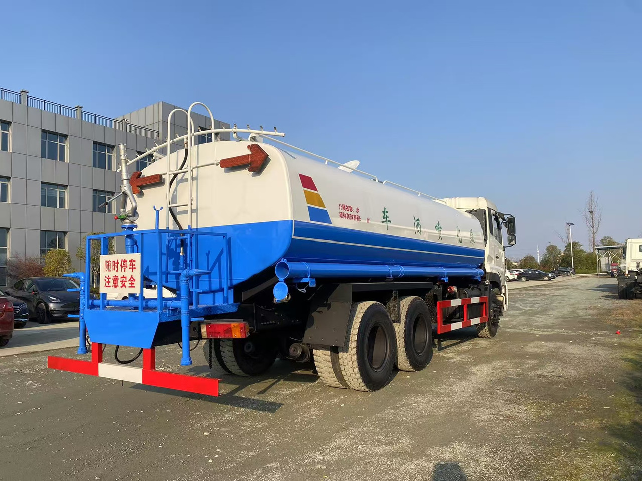 DONGFENG 20000L water truck Sprinkler - Tank truck: picture 2 DONGFENG 20000L water truck Sprinkler - Tank truck: picture 2