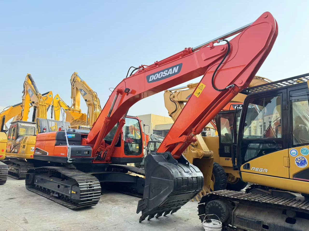 DOOSAN DX225 - Crawler excavator: picture 1 DOOSAN DX225 - Crawler excavator: picture 1
