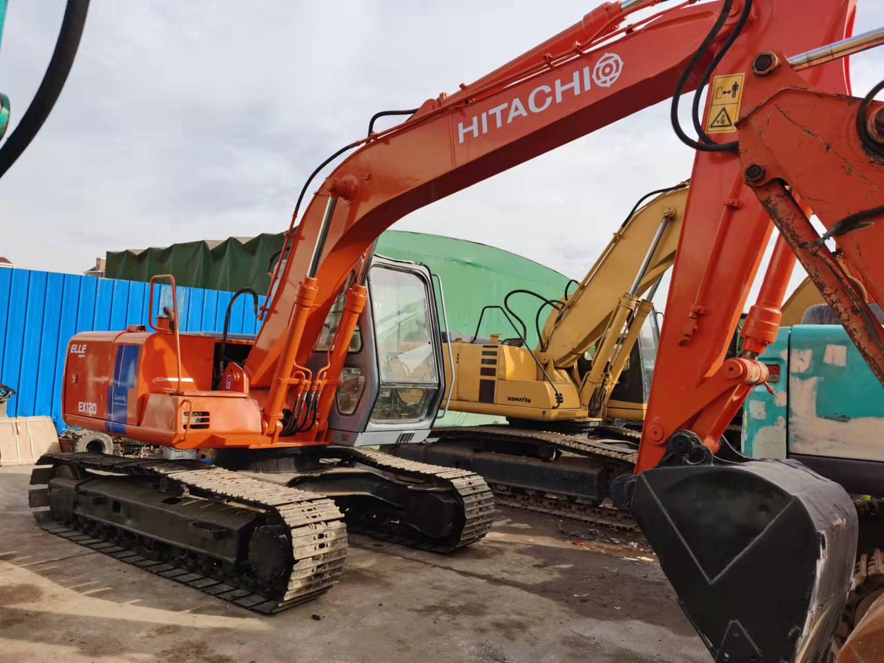 HITACHI EX120-2 - Crawler excavator: picture 1 HITACHI EX120-2 - Crawler excavator: picture 1