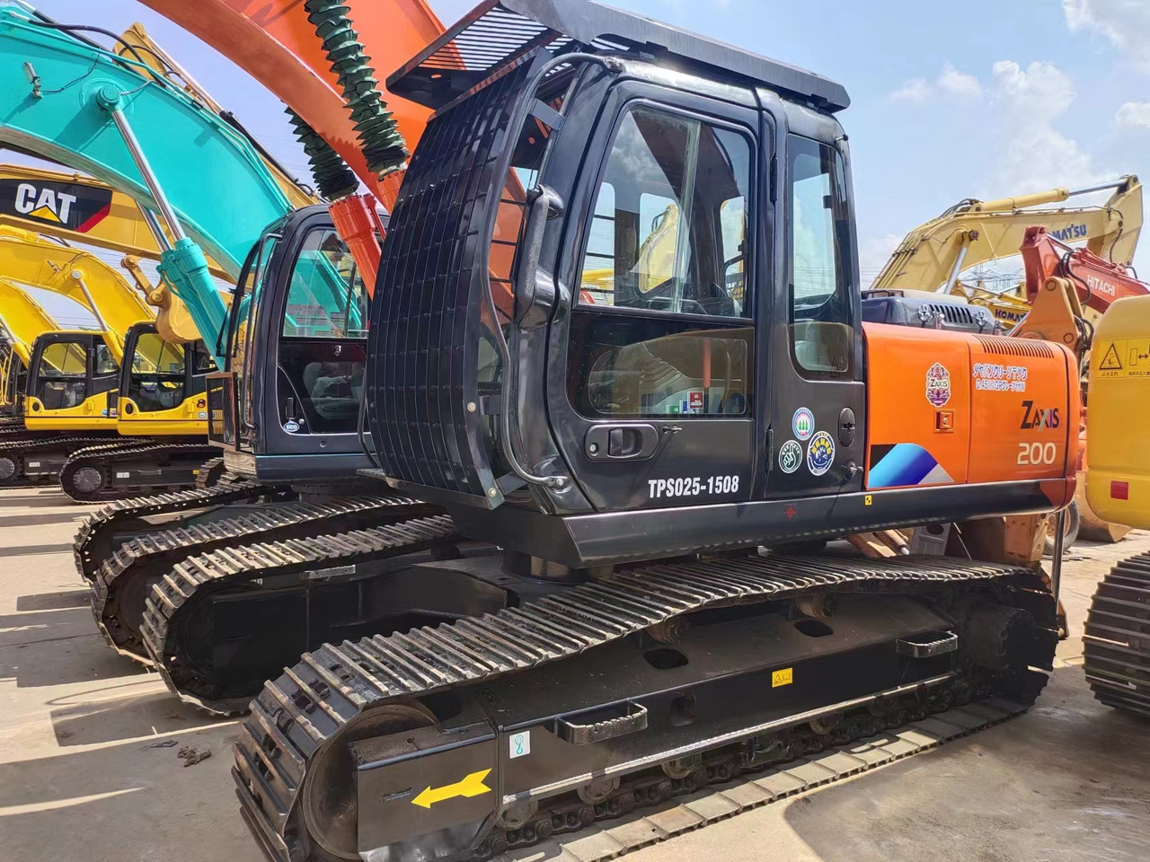 HITACHI ZX200 - Crawler excavator: picture 1 HITACHI ZX200 - Crawler excavator: picture 1