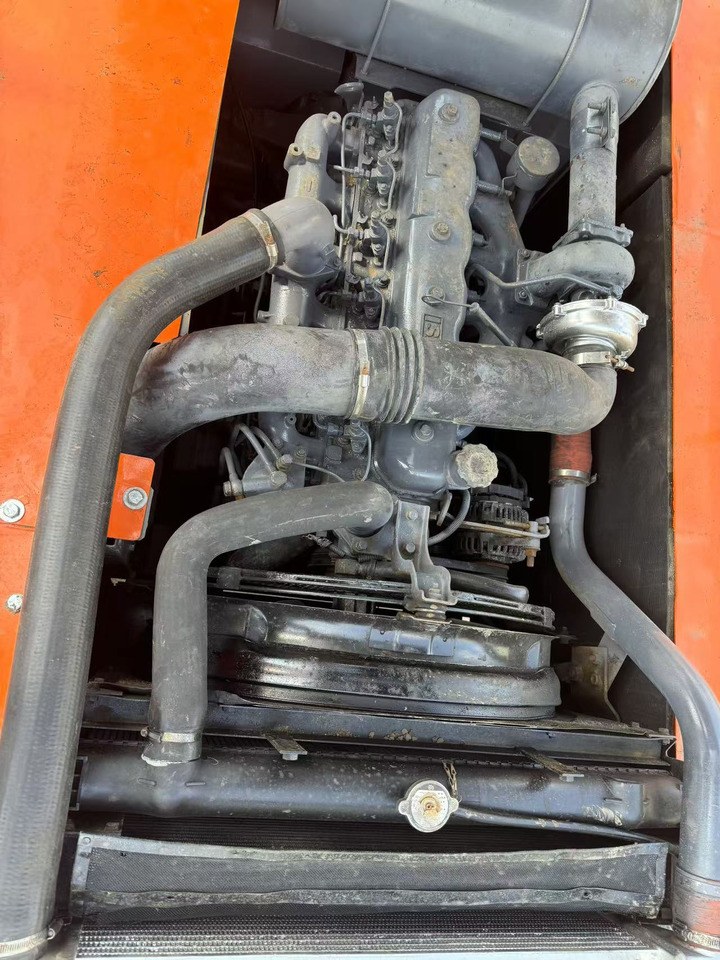 Crawler excavator HITACHI ZX200: picture 6