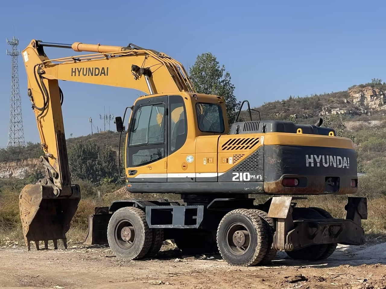 HYUNDAI 210W-9 - Wheel excavator: picture 1 HYUNDAI 210W-9 - Wheel excavator: picture 1