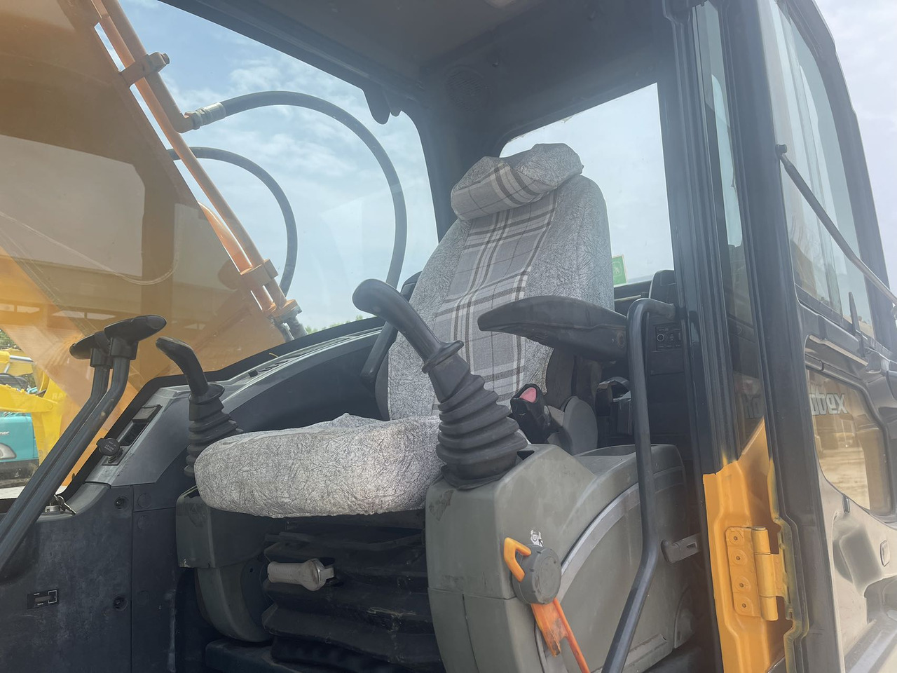 HYUNDAI 220LC-9S - Crawler excavator: picture 4 HYUNDAI 220LC-9S - Crawler excavator: picture 4