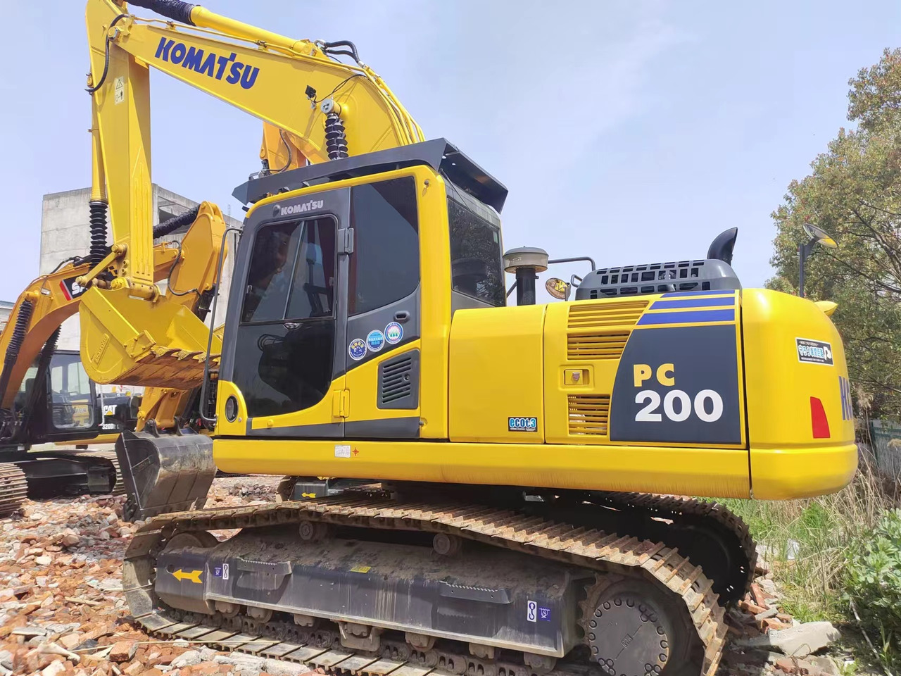 Crawler excavator KOMATSU PC200-8: picture 6