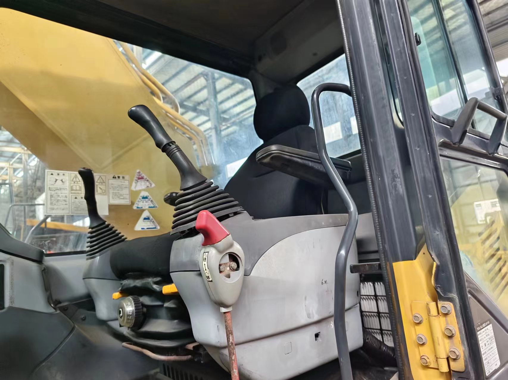 KOMATSU PC400-7 - Crawler excavator: picture 5 KOMATSU PC400-7 - Crawler excavator: picture 5