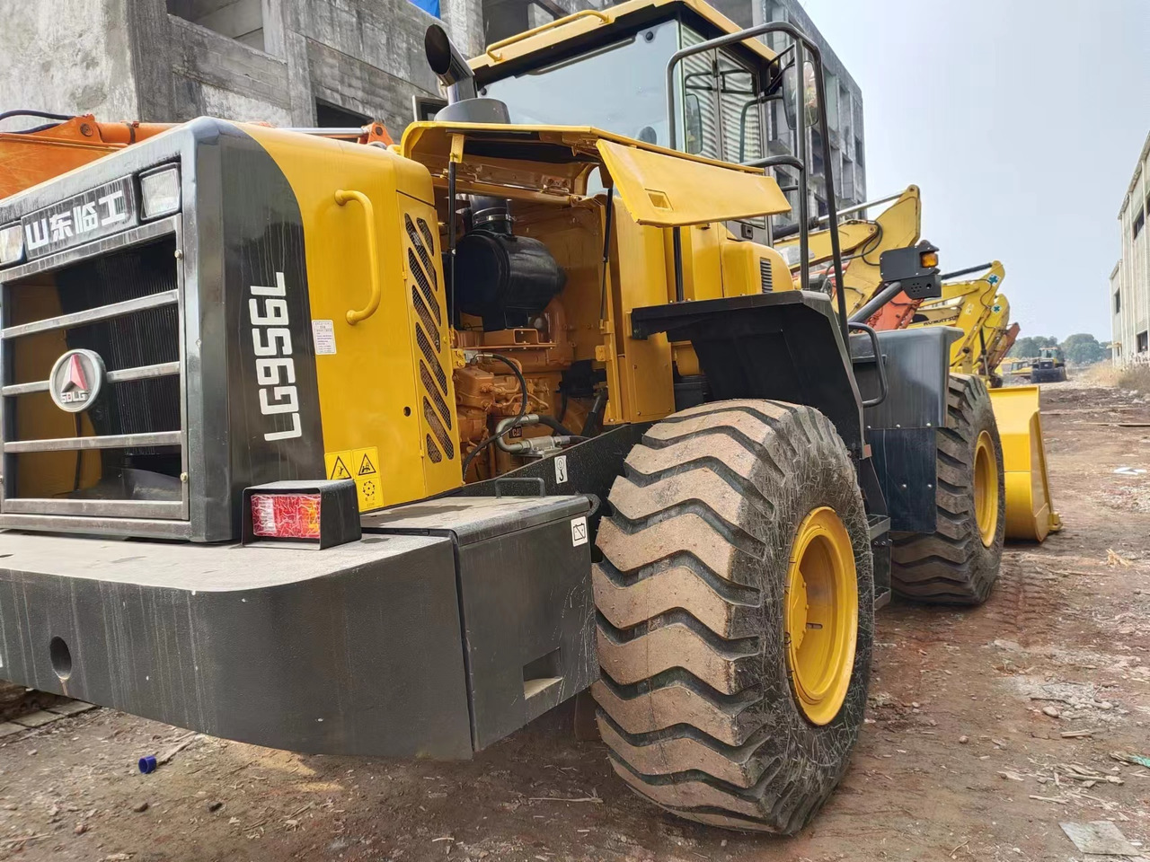Wheel loader SDLG LG956L with CAT engine: picture 7